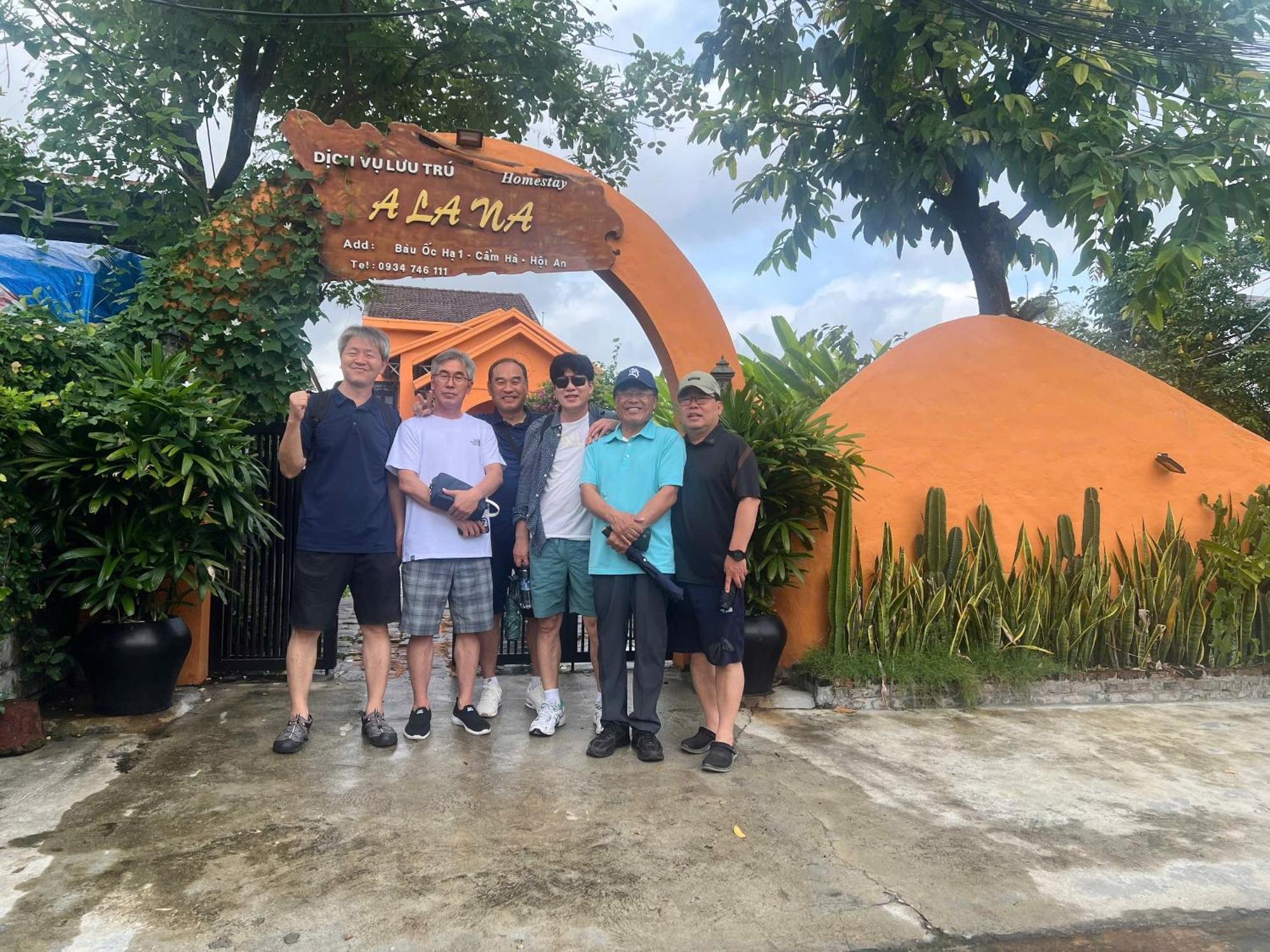 Alana Homestay Хойан Экстерьер фото